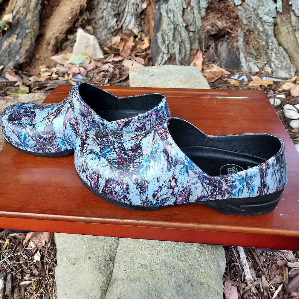Step Z Women's Slip Resistant Nurse Clogs/Shoes Size 6 Memory Foam